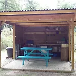 Bois De St Hilaire مكان تخييم *