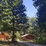مكان تخييم Bois De St Hilaire *