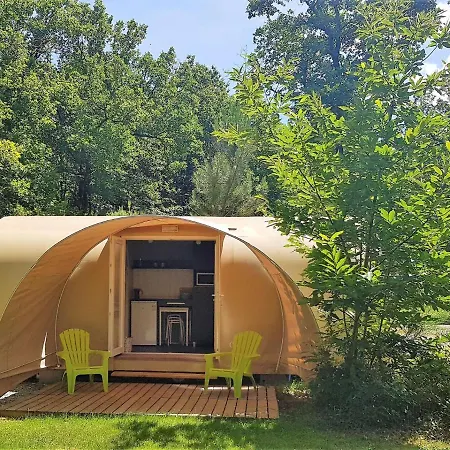 Bois De St Hilaire キャンプ場 Chalandray