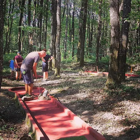 キャンプ場 Bois De St Hilaire Chalandray